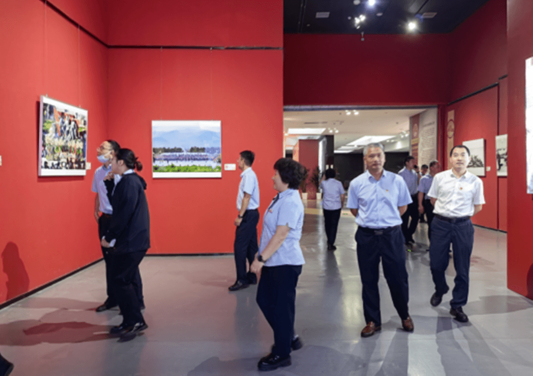 临商银行沂河新区支行党总支组织开展“传承沂蒙精神 勇担金融使命”主题观展活动